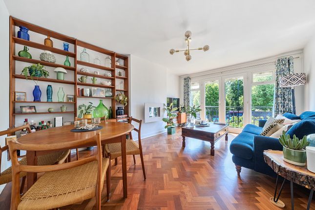 Shaef Way, Teddington, TW11 2 bed flat for sale
