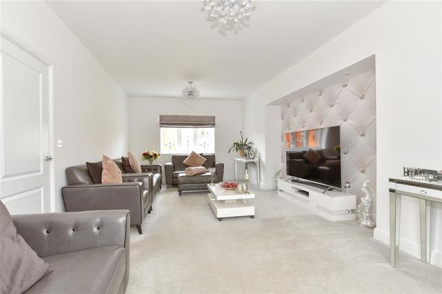 5 bed detached house