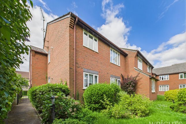 Flat  Dickens Court, HATFIELD AL10 2 bed flat for sale