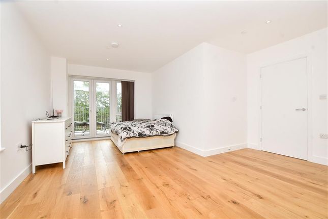 Russell Hill, West Purley, Surrey 1 bed flat for sale