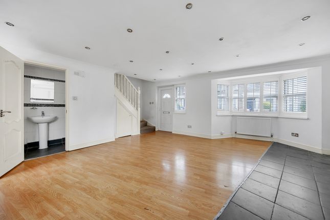 Trelawn Road, E10 2 bed detached bungalow for sale