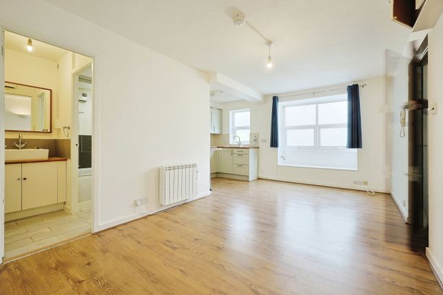 Studio flat for sale