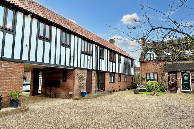 Tudor Court, Basildon SS15 2 bed flat for sale