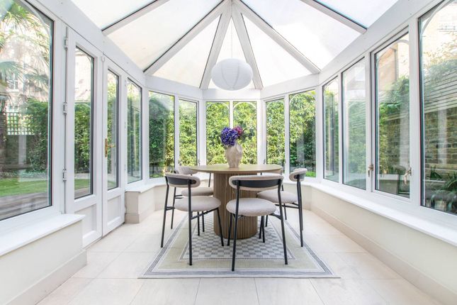 Bassett Road, North Kensington... 3 bed flat for sale