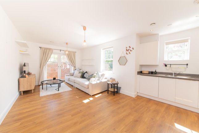 Bunns Lane, Mill Hill 2 bed flat for sale