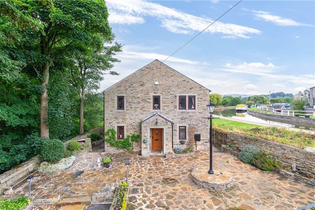 Kildwick, North Yorkshire, BD20 5 bed detached house for sale