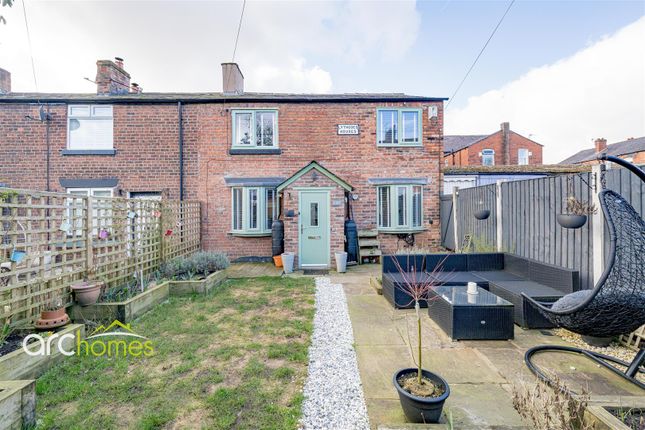 4 bedroom end of terrace house for sale