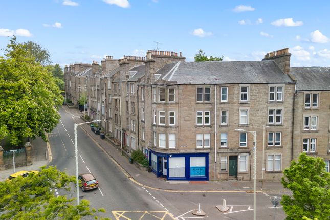 T/R, 29 Morgan Street, Dundee, DD4 6QB 3 bed flat for sale