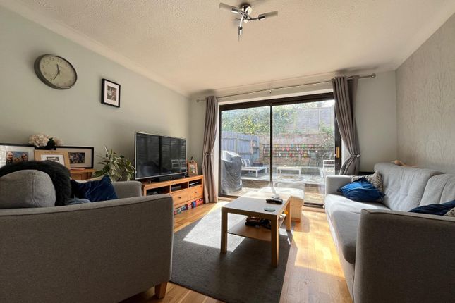 Alexandra Glen, Walderslade, Kent, ME5 2 bed terraced house for sale