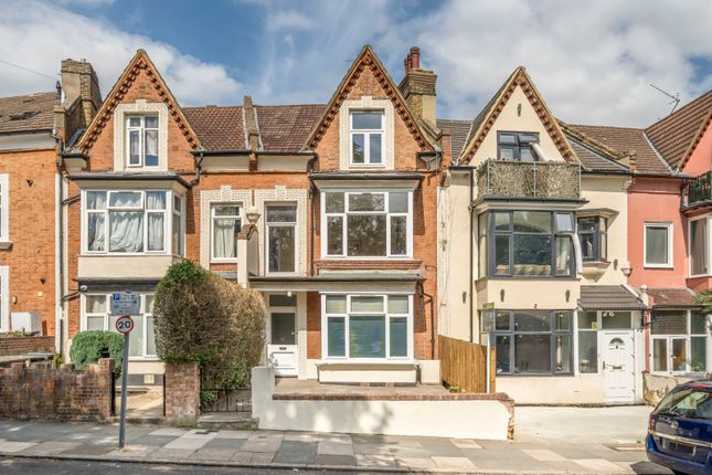 Wellington Gardens, Charlton, SE7 4 bed apartment for sale