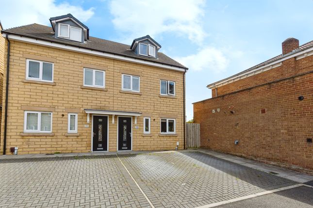 3 bedroom town house for sale