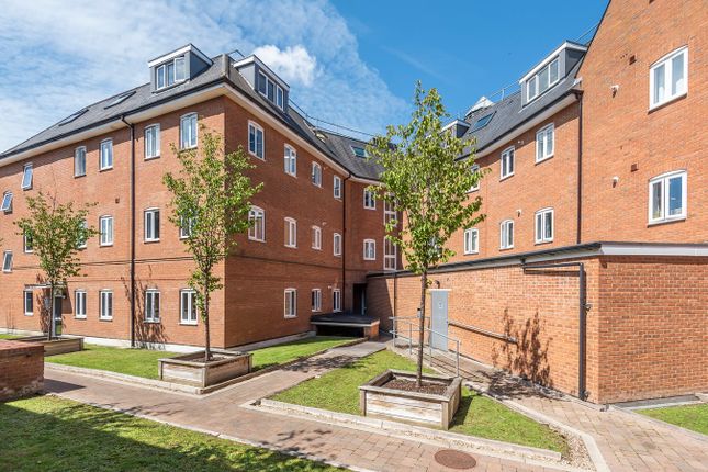 Lyon Court, Walsworth Road, HITCHIN, SG4 2 bed apartment for sale