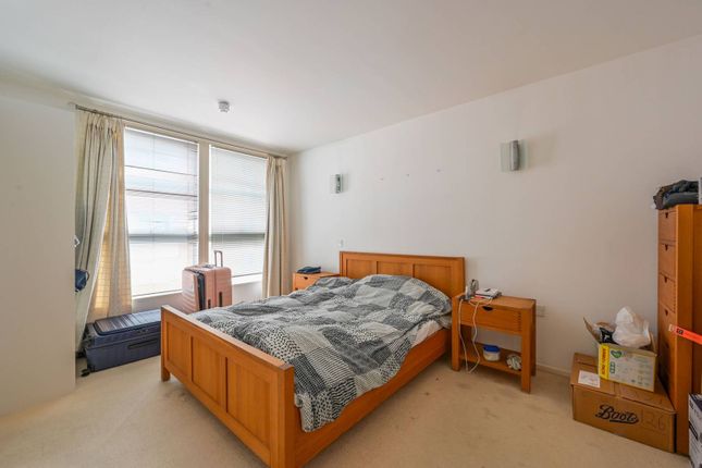 Corona Building, Canary Wharf... 2 bed flat for sale