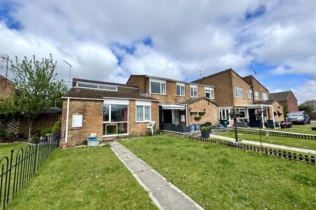 2 bedroom terraced bungalow for sale