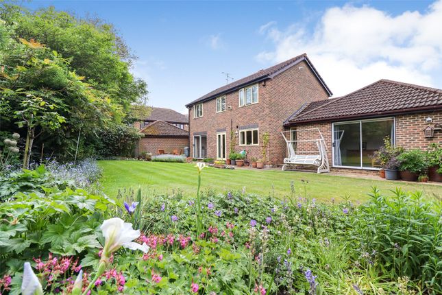 Devon Close, Hampshire GU51 5 bed detached house for sale