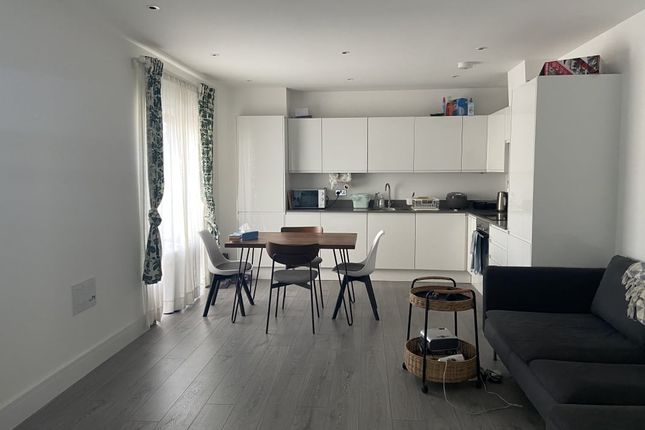 Kappa Court, Etwell Place, Surbiton, KT5 1 bed flat for sale