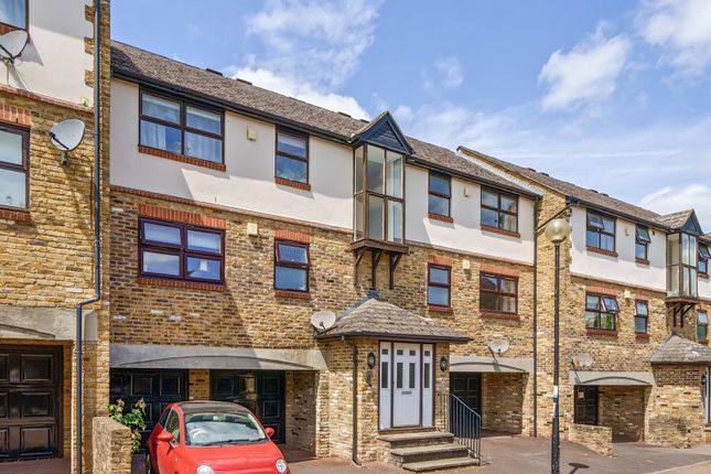 Crofton Gate Way, London 1 bed apartment for sale