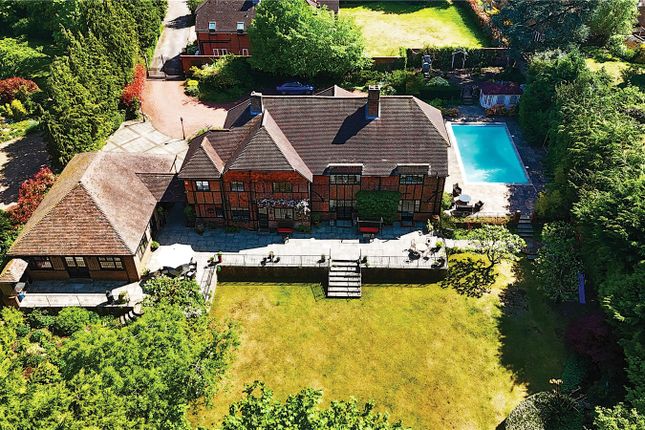 Carrick Lane, Hampshire GU46 5 bed detached house for sale