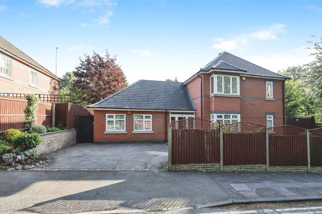 5 bed detached house