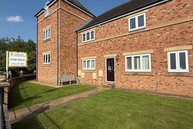 Lowes Rise, Stunning Executive... 3 bed ground floor flat for sale