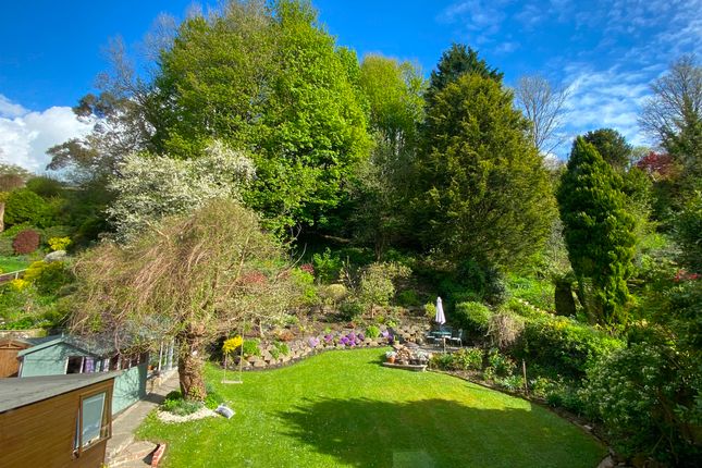 4 bed detached house