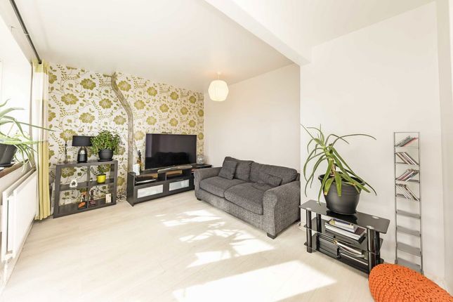 Marian Way, London NW10 2 bed flat for sale