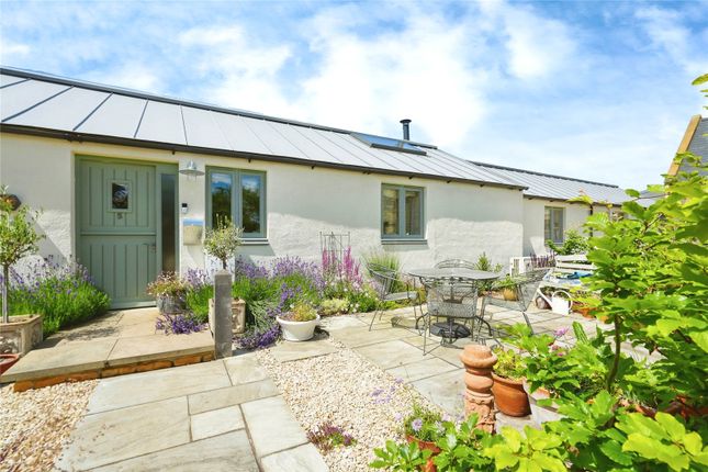 Sturt Farm Courtyard, Burford, OX18 2 bed bungalow for sale