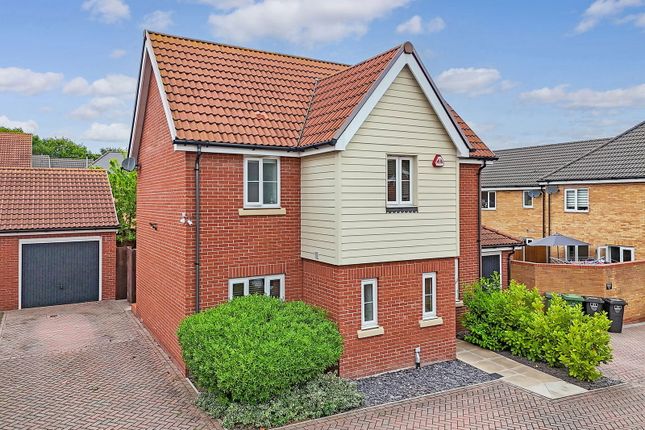 Warwick Crescent, Basildon SS15 3 bed detached house for sale