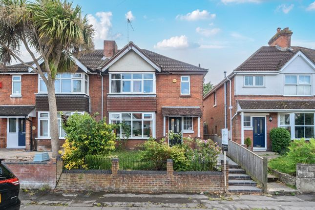 Newlands Avenue, Shirley... 3 bed semi
