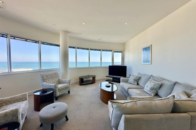 3 bedroom flat for sale