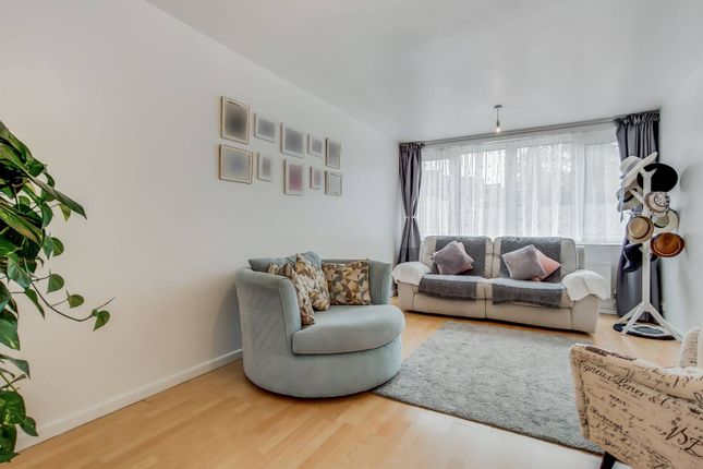 Mina Road, Elephant and Castle... 3 bed flat for sale