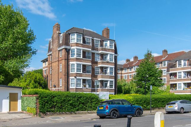 Abbey Court, Wendell Park, London, W12 2 bed flat for sale