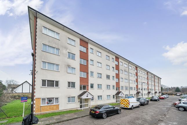 Byron Way, Northolt, Middlesex 3 bed apartment for sale