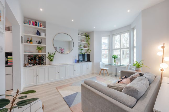 Lordship Lane,  East Dulwich, SE22 2 bed flat for sale