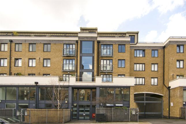 Fairfield Road, Bow, London, E3 2 bed flat for sale