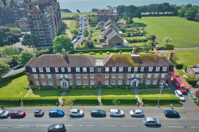 3 bedroom flat for sale