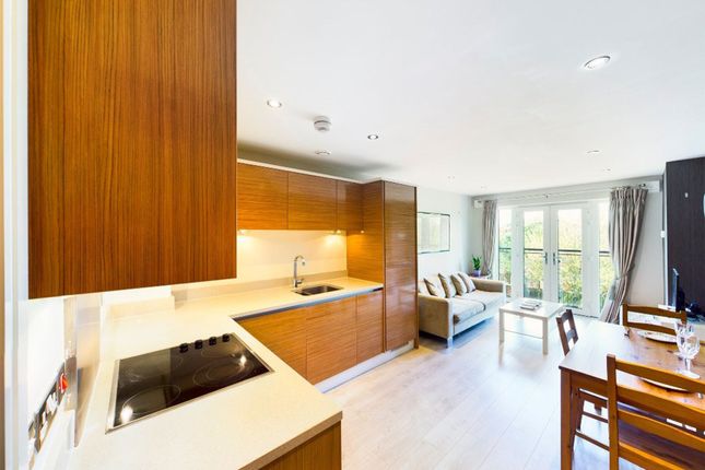 Elliott Avenue, Ruislip, HA4 2 bed flat for sale