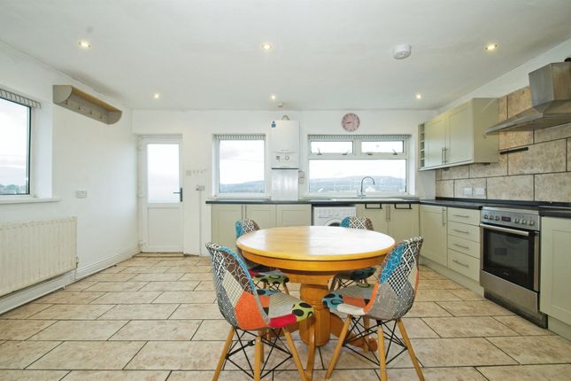 3 bedroom flat for sale