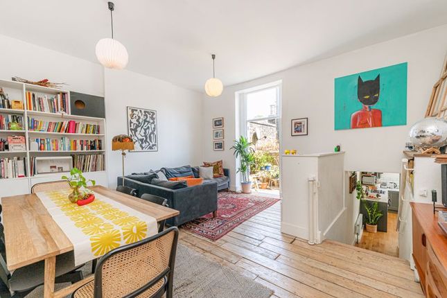 Median Road, E5 2 bed apartment for sale