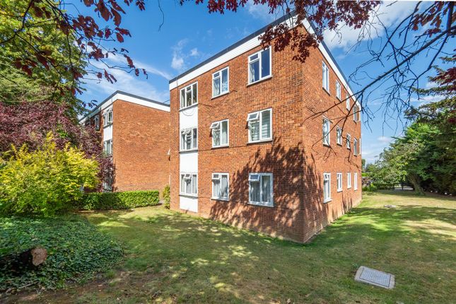 Benhill Wood Road, Sutton 1 bed apartment for sale