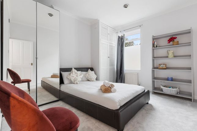 Long Lane, London N2 1 bed maisonette for sale