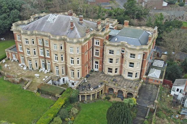 3 bedroom flat for sale