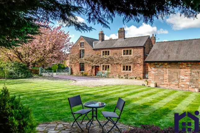 Leyland Lane, Leyland, PR25 1LA 5 bed farm house for sale