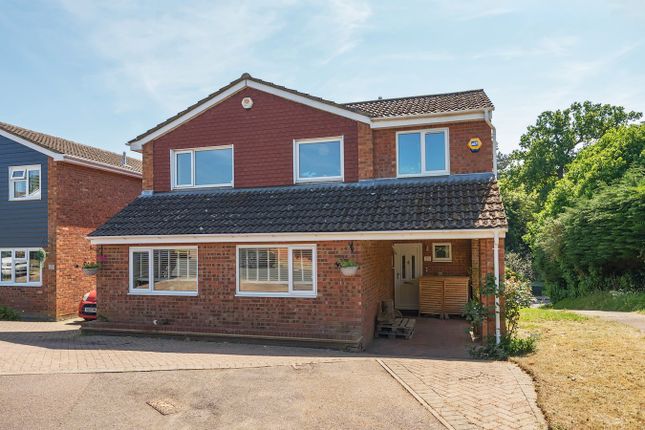 Kingfisher Road, Flitwick, MK45 4 bed detached house for sale