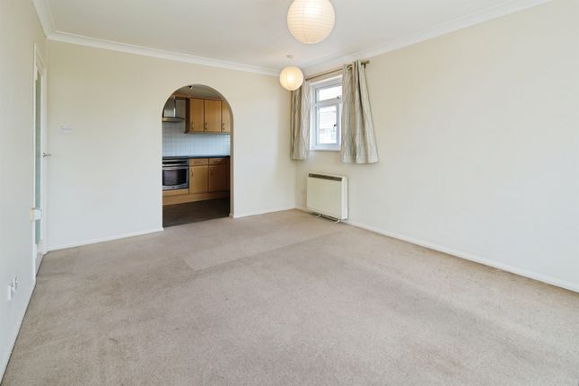 3 bedroom flat for sale