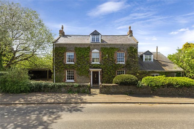 Detached house for sale