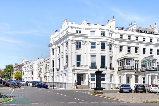 Chichester Terrace, Brighton BN2 2 bed penthouse for sale