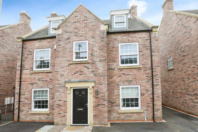 6 bedroom detached house for sale