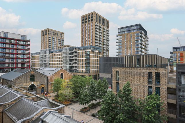 Royal Carriage Mews, Woolwich SE18 1 bed apartment for sale