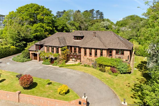 6 bedroom detached house for sale